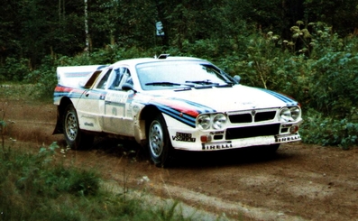Markku Alén - Ilkka Kivimäki
35º 1000 Lakes Rally 1985. Lancia Rally 037 (TO Y67908). Clasificado 3º.

Las probabilidades son casi cero... Pero lo intento
Palabras de Markku Alén luchando contra los 4WD.

Del 23 al 25 de Agosto, Jyväskylä, Finlandia.
Superficie: tierra.

El Rally tenía un total de 1418.00 km de los que 479.00 km divididos en 50 tramos eran especiales (1 de ellos fue cancelado SS10 Vaheri).

Se inscribieron 188 equipos, tomaron la salida 175, finalizaron 83.@
Palabras clave: Markku_Alen;Lancia;Rally;Grupo_B;Finlandia;1985