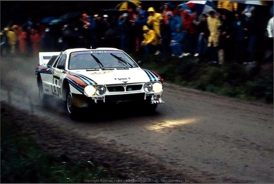 Markku Alén - Ilkka Kivimäki
35º 1000 Lakes Rally 1985. Lancia Rally 037 (TO Y67908). Clasificado 3º.

Las probabilidades son casi cero... Pero lo intento
Palabras de Markku Alén luchando contra los 4WD.

Del 23 al 25 de Agosto, Jyväskylä, Finlandia.
Superficie: tierra.

El Rally tenía un total de 1418.00 km de los que 479.00 km divididos en 50 tramos eran especiales (1 de ellos fue cancelado SS10 Vaheri).

Se inscribieron 188 equipos, tomaron la salida 175, finalizaron 83.

© Istvan Keller
@
Palabras clave: Markku_Alen;Lancia;Rally;Grupo_B;Finlandia;1985