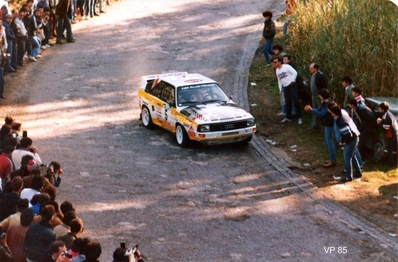 Walter Röhrl - Christian Geistdörfer
19º Rallye de Portugal Vinho do Porto 1985. Audi Sport Quattro S1 (IN-ND 63). Clasificado 3º.

Del 6 al 9 de Marzo, Estoril, Cascais, Lisboa, Portugal.
Superficie: asfalto - tierra.

El Rally tení­a un total de 2455 km de los que 730.50 km divididos en 47 tramos eran especiales.

Tomaron la salida 94 equipos, finalizaron 28.@
Palabras clave: Walter_Röhrl;Audi;Quattro;Sport;Grupo_B;Portugal;1985