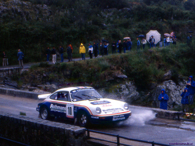 Bernard Béguin - Jean-Jacques Lenne
29º Tour de Corse - Rallye de France 1985. Porsche 911 SC RS (A451 BJB). Clasificado 3º.

Del 2 al 4 de Mayo, Ajaccio, Córcega, Francia.
Superficie: asfalto.

El Rally tenia un total de 1603.00 km de los que 1122.25 km divididos en 30 tramos eran especiales (1 de ellos fue cancelado, SS5 Sartene - Zonza de 44.23 km, por el fatal accidente de Attilio Bettega en el tramo anterior, SS4 Zerubia - Santa Giulia de 30.60 km).

Tomaron la salida 139 equipos, finalizaron 45.@
Palabras clave: ;Porsche;Còrcega;1985;Grupo_B;Corse