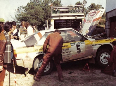Asistencia del Equipo Audi Sport en el 19º Rallye Portugal Vinho do Porto 1985
En el Audi Sport Quattro S1 (IN-ND 63) de Walter Röhrl - Christian Geistdörfer, clasificado 3º.

Del 6 al 9 de Marzo, Estoril, Cascais, Lisboa, Portugal.
Superficie: asfalto - tierra.

El Rally tení­a un total de 2455 km de los que 730.50 km divididos en 47 tramos eran especiales.

Tomaron la salida 94 equipos, finalizaron 28.@
Palabras clave: Walter_Röhrl;Audi;Quattro;Sport;Grupo_B;Portugal;1985;Asistencias