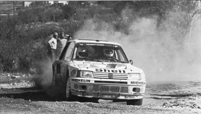 Carlos Alberto Reutemann - Jean-François Fauchille
5º Marlboro Rally Argentina 1985. Peugeot 205 Turbo 16 (709 EXC 75). Clasificado 3º.

Del 30 de Julio al 3 de Agosto, Buenos Aires - Cordoba, Argentina.
Superficie: tierra.

El Rally tenia un total de 2616.00 km de los que 956.71 km divididos en 23 tramos eran especiales.

Tomaron la salida 138 equipos, finalizaron 39.@
Palabras clave: Carlos_Reutemann;Peugeot;Turbo;Argentina;1985;Grupo_B