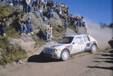 Carlos Alberto Reutemann - Jean-François Fauchille
5º Marlboro Rally Argentina 1985. Peugeot 205 Turbo 16 (709 EXC 75). Clasificado 3º.

Del 30 de Julio al 3 de Agosto, Buenos Aires - Cordoba, Argentina.
Superficie: tierra.

El Rally tenia un total de 2616.00 km de los que 956.71 km divididos en 23 tramos eran especiales.

Tomaron la salida 138 equipos, finalizaron 39.@
Palabras clave: Carlos_Reutemann;Peugeot;Turbo;Argentina;1985;Grupo_B