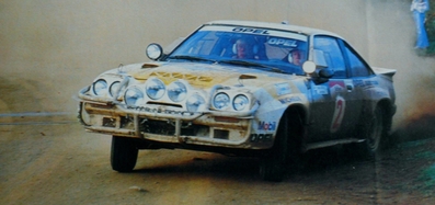 Rauno August Aaltonen - Lofty Drews
33º Marlboro Safari Rally 1985. Opel Manta 400 (GG-CV 538). Clasificado 4º.

Del 4 al 8 de Abril, Nairobi, Kenya, África.
Superficie: tierra.

El Rally tenia un total de 5167.6 km con 88 controles horarios.

Tomaron la salida 71 equipos, finalizaron 20.@
Palabras clave: ;Opel;Manta;Grupo_B;Safari;1985