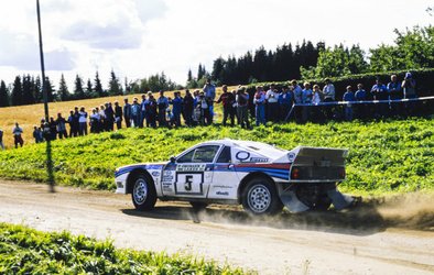 Henri Toivonen - Juha Piironen
35º Rally de los 1000 Lagos 1985. Lancia Rally 037 (TO 09010D). Clasificado 4º.

Del 23 al 25 de Agosto, Jyväskylä, Finlandia.
Superficie: tierra.

El Rally tenía un total de 1418.00 km de los que 479.00 km divididos en 50 tramos eran especiales (1 de ellos fue cancelado SS10 Vaheri).

Se inscribieron 188 equipos, tomaron la salida 175, finalizaron 83.@
Palabras clave: Henri_Toivonen;Lancia;Grupo_B;Finlandia;1985