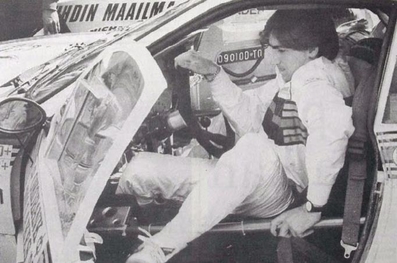 Henri Toivonen - Juha Piironen
35º Rally de los 1000 Lagos 1985. Lancia Rally 037 (TO 09010D). Clasificado 4º.

Del 23 al 25 de Agosto, Jyväskylä, Finlandia.
Superficie: tierra.

El Rally tenía un total de 1418.00 km de los que 479.00 km divididos en 50 tramos eran especiales (1 de ellos fue cancelado SS10 Vaheri).

Se inscribieron 188 equipos, tomaron la salida 175, finalizaron 83.@
Palabras clave: Henri_Toivonen;Finlandia;Lancia;Rally;Grupo_B;Personajes;1985