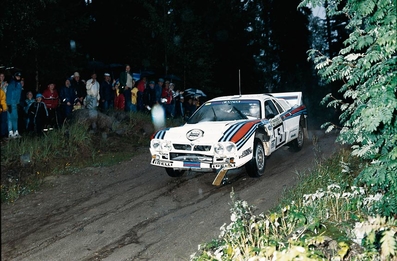Henri Toivonen - Juha Piironen
35º Rally de los 1000 Lagos 1985. Lancia Rally 037 (TO 09010D). Clasificado 4º.

Del 23 al 25 de Agosto, Jyväskylä, Finlandia.
Superficie: tierra.

El Rally tenía un total de 1418.00 km de los que 479.00 km divididos en 50 tramos eran especiales (1 de ellos fue cancelado SS10 Vaheri).

Se inscribieron 188 equipos, tomaron la salida 175, finalizaron 83.@
Palabras clave: Henri_Toivonen;Lancia;Grupo_B;Finlandia;1985;crash;