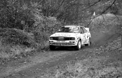 Per Eklund - Bjorn Cederberg
34º Lombard Rac Rally 1985. Audi Quattro A2 (HPK 987). Clasificado 4º.

Del 24 al 28 de Noviembre, Nottingham.
Superficie: tierra.

El Rally tenia un total de 3507 km de los que 896.98 km divididos en 65 tramos eran especiales, (2 de ellas fueron canceladas, SS43 Kielder Forest - Ogre Hill de 12,02 Km y SS64 Nuss de 8,79 Km).

Tomaron la salida 155 equipos, finalizaron 62.@
Palabras clave: ;Audi;Quattro;Grupo_B;Gran_Bretaña;1985;RAC_Rally