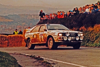 Per Eklund - Bjorn Cederberg
34º Lombard RAC Rally 1985. Audi Quattro A2 (HPK 987). Clasificado 4º.
Del 24 al 28 de Noviembre, Nottingham, Inglaterra.
Superficie: tierra.
El Rally tenia un total de 3507 km de los que 896.98 km divididos en 65 tramos eran especiales, (2 de ellas fueron canceladas, SS43 Kielder Forest - Ogre Hill de 12,02 Km y SS64 Nuss de 8,79 Km).
Tomaron la salida 155 equipos, finalizaron 62.@
Palabras clave: ;Audi;Quattro;Grupo_B;Gran_Bretaña;1985;RAC_Rally;Inglaterra