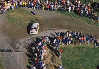 Stig Blomqvist - Björn Cederberg
15º AWA Clarion Rally de Nueva Zelanda 1985. Audi Sport Quattro S1 (ME1110). Clasificado 4º.

Del 29 de Junio al 2 de Julio, Auckland, Nueva Zelanda.
Superficie: tierra.

El Rally tenia un total de 2487.00 km de los que 935.50 km divididos en 48 tramos eran especiales, (2 de ellas fueron canceladas SS11 Ahuroa Puhoi Road de 12 Km y SS45 Bothwell Road de 25 Km).

Tomaron la salida 67 equipos, finalizaron 39.@
Palabras clave: Stig_Blomqvist;Audi;Sport;Quattro;Nueva_Zelanda;1985;Grupo_B