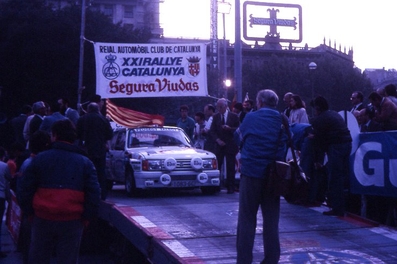 Rafael Martorell - Grà cia Bou
21º Rallye Catalunya 1985. Talbot Samba Rallye (Gr.B). Clasificado 5º.

Salida desde la Plaza Catalunya de Barcelona.

Del 25 al 28 de Octubre, Barcelona, Catalunya, España.
Superficie: asfalto.

El Rally tenia un total de 1359.14 km de los que 512.82 km divididos en 34 tramos eran especiales.

Tomaron la salida 67 equipos, finalizaron 38.

© Jordi Jubany Mustang
@
Palabras clave: Talbot;Samba;Grupo_B;Catalunya;1985