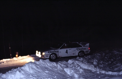 Per Eklund - Dave Whittock
35º Internacional Suecia Rally 1985. Audi Quattro A2 (HPK 987). Clasificado 5º.

Del 15 al 17 de Febrero, Karlstad, Suecia.
Superficie: nieve - hielo.

El Rally tenía un total de 1642.00 km de los que 513.68 km divididos en 29 tramos eran especiales.

Tomaron la salida 115, finalizaron 56.@
Palabras clave: ;Audi;Quattro;Suecia;Grupo_B;1985;nieve