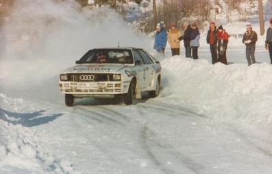Per Eklund - Dave Whittock
35º Internacional Suecia Rally 1985. Audi Quattro A2 (HPK 987). Clasificado 5º.

Del 15 al 17 de Febrero, Karlstad, Suecia.
Superficie: nieve - hielo.

El Rally tenía un total de 1642.00 km de los que 513.68 km divididos en 29 tramos eran especiales.

Tomaron la salida 115, finalizaron 56.@
Palabras clave: ;Audi;Quattro;Suecia;Grupo_B;1985;nieve