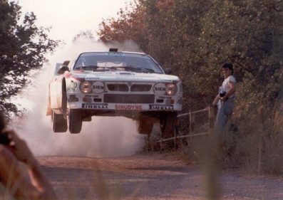 Massimo (Miki) Biasion - Tiziano Siviero
27º Rallye Sanremo 1985. Lancia Rally 037 (TO 09005D). Clasificado 6º.

Del 29 de Septiembre al 4 de Octubre, Sanremo, Liguria, Imperia, Italia.
Superficie: asfalto - tierra.

El Rally tenia un total de 2340.56 km, de los que 696.90 km divididos en 45 tramos eran especiales (2 de ellos fueron cancelados SS20 Murio 1 de 9.12 km, SS36 Ronde 1 de 37.22 km).

Tomaron la salida 98 equipos, finalizaron 33.@
Palabras clave: Miki_Biasion;Tiziano_Siviero;Lancia;Rally;Grupo_B;Sanremo;1984;