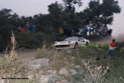 Massimo Ercolani - Loris Roggia
17º Rallye dell'Isola d'Elba 1985. Ferrari 308 GTB (PD 754776). Clasificado 6º.

Del 23 al 25 de Mayo, Portoferrario, Livorno, Italia.
Superficie: tierra.

El Rally constaba de 33 tramos cronometrados.
Desconocemos los kilómetros tanto totales como cronometrados.

Tomaron la salida 65 equipos, finalizaron 25.

Foto de Marco Donato-Siena

Palabras clave: Ferrari;GTB;Grupo_B;Elba;1985