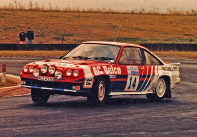 Jimmy McRae - Ian Grindrod
34º Lombard RAC Rally 1985. Opel Manta 400 (ADZ 4330). Clasificado 6º.

Del 24 al 28 de Noviembre, Nottingham, Inglaterra.
Superficie: tierra.

El Rally tenia un total de 3507 km de los que 896.98 km divididos en 65 tramos eran especiales, (2 de ellas fueron canceladas, SS43 Kielder Forest - Ogre Hill de 12,02 Km y SS64 Nuss de 8,79 Km).

Tomaron la salida 155 equipos, finalizaron 62.@
Palabras clave: Jimmy_McRae;Opel;Manta;Grupo_B;Gran_Bretaña;1985