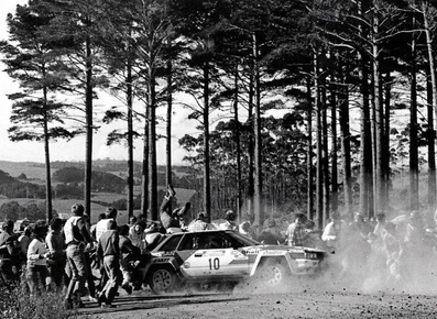Reginald "Reg" Cook - Wayne Jones
15º AWA Clarion Rally de Nueva Zelanda 1985. Nissan 240RS (MB6138). Clasificado 6º.
Nissan New Zealand

Del 29 de Junio al 2 de Julio, Auckland, Nueva Zelanda.
Superficie: tierra.

El Rally tenia un total de 2487.00 km de los que 935.50 km divididos en 48 tramos eran especiales, (2 de ellas fueron canceladas SS11 Ahuroa Puhoi Road de 12 Km y SS45 Bothwell Road de 25 Km).

Tomaron la salida 67 equipos, finalizaron 39.@
Palabras clave: Nissan;Nueva_Zelanda;1985;Grupo_B