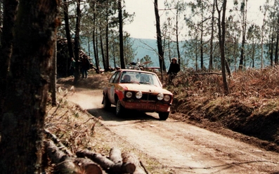 Carlos Bica - Joao Sena
19º Rallye de Portugal - Vinho do Porto 1985. Ford Escort RS 1800 MKII (FFV 800S). Clasificado 7º.

Del 6 al 9 de Marzo, Estoril, Cascais, Lisboa, Portugal.
Superficie: asfalto - tierra.

El Rally tení­a un total de 2455 km de los que 730.50 km divididos en 47 tramos eran especiales.

Tomaron la salida 94 equipos, finalizaron 28.
Palabras clave: ;Ford;Escort;MKII;Portugal;1985