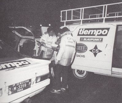 33º Rally RACE-Costa Blanca 1985
Personal del Equipo Opel junto al Manta 400 (2-M-3359-P) de Beny Fernández y José López Orozco, clasificado 7º.

Del 22 de Marzo al 24 de Marzo, Alicante.

Superficie: Asfalto con 410,00 km cronometrados.

Tomaron la salida 82 equipos, finalizaron 45.@
Palabras clave: Beny_Fernandez;RACE;Opel;Manta;1985;personajes;Asistencias