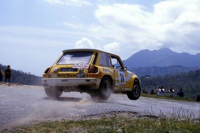 Camille Bartoli - Bernard Falempin
29º Tour de Corse - Rallye de France 1985. Renault 5 Turbo (154 EB 2B). Clasificado 8º.

Del 2 al 4 de Mayo, Ajaccio, Córcega, Francia.
Superficie: asfalto.

El Rally tenia un total de 1603.00 km de los que 1122.25 km divididos en 30 tramos eran especiales, (1 de ellos fue cancelado, SS5 Sartene - Zonza de 44.23 km, por el fatal accidente de Attilio Bettega en el tramo anterior, SS4 Zerubia - Santa Giulia de 30.60 km).

Tomaron la salida 139 equipos, finalizaron 45.@
Palabras clave: Renault;Turbo;Grupo_B;1985;Corcega;Corse