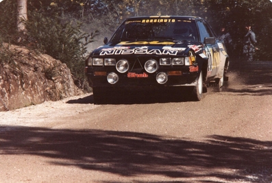 António Santinho Mendes - Rui Cunha
19º Rallye de Portugal - Vinho do Porto 1985. Nissan 240RS. Clasificado 8º.

Del 6 al 9 de Marzo, Estoril, Cascais, Lisboa, Portugal.
Superficie: asfalto - tierra.

El Rally tení­a un total de 2455 km de los que 730.50 km divididos en 47 tramos eran especiales.

Tomaron la salida 94 equipos, finalizaron 28.@
Palabras clave: Nissan;Grupo_B;Portugal;1985
