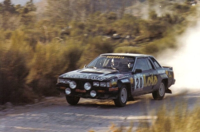 António Santinho Mendes - Rui Cunha
19º Rallye de Portugal - Vinho do Porto 1985. Nissan 240RS. Clasificado 8º.

Del 6 al 9 de Marzo, Estoril, Cascais, Lisboa, Portugal.
Superficie: asfalto - tierra.

El Rally tení­a un total de 2455 km de los que 730.50 km divididos en 47 tramos eran especiales.

Tomaron la salida 94 equipos, finalizaron 28.@
Palabras clave: Nissan;Grupo_B;Portugal;1985