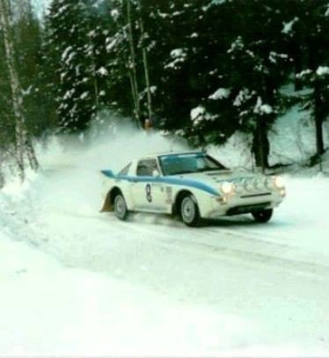 Ingvar Carlsson - Benny Melander
35º Internacional Suecia Rally 1985. Mazda RX-7 (CJH-710). Clasificado 8º.

Del 15 al 17 de Febrero, Karlstad, Suecia.
Superficie: nieve - hielo.

El Rally tenía un total de 1642.00 km de los que 513.68 km divididos en 29 tramos eran especiales.

Tomaron la salida 115, finalizaron 56.@
Palabras clave: Mazda;Grupo_B;Suecia;nieve;1985;nieve
