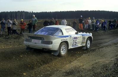 Rod Millen - Brian Rainbow
34º Lombard RAC Rally 1985. Mazda RX7 (CRJ-130). Clasificado 9º.

Del 24 al 28 de Noviembre, Nottingham, Inglaterra.
Superficie: tierra.

El Rally tenia un total de 3507 km de los que 896.98 km divididos en 65 tramos eran especiales, (2 de ellas fueron canceladas, SS43 Kielder Forest - Ogre Hill de 12,02 Km y SS64 Nuss de 8,79 Km).

Tomaron la salida 155 equipos, finalizaron 62.@
Palabras clave: Mazda;RX7;Gran_Bretaña;Grupo_B;1985