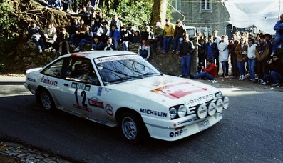 Auguste Turiani - Filipe (Fifé) Fernandes
19º Rallye de Portugal - Vinho do Porto 1985. Opel Manta 2.0 E (H030). Clasificado 11º.

Del 6 al 9 de Marzo, Estoril, Cascais, Lisboa, Portugal.
Superficie: asfalto - tierra.

El Rally tení­a un total de 2455 km de los que 730.50 km divididos en 47 tramos eran especiales.

Tomaron la salida 94 equipos, finalizaron 28.@
Palabras clave: Opel;Manta;Portugal;1985