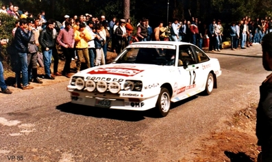 Auguste Turiani - Filipe (Fifé) Fernandes
19º Rallye de Portugal - Vinho do Porto 1985. Opel Manta 2.0 E (H030). Clasificado 11º.

Del 6 al 9 de Marzo, Estoril, Cascais, Lisboa, Portugal.
Superficie: asfalto - tierra.

El Rally tení­a un total de 2455 km de los que 730.50 km divididos en 47 tramos eran especiales.

Tomaron la salida 94 equipos, finalizaron 28.@
Palabras clave: Opel;Manta;Portugal;1985