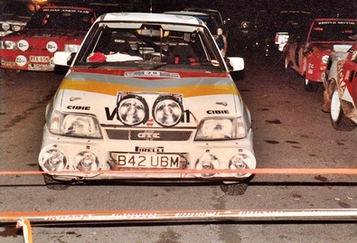 Andrew Wood - Mike Nicholson
34º Lombard RAC Rally 1985. Vauxhall Astra GTE (B42 UBM). Clasificado 12º.
GM Dealer Sport

Del 24 al 28 de Noviembre, Nottingham, Inglaterra.
Superficie: tierra.

El Rally tenia un total de 3507 km de los que 896.98 km divididos en 65 tramos eran especiales, (2 de ellas fueron canceladas, SS43 Kielder Forest - Ogre Hill de 12,02 Km y SS64 Nuss de 8,79 Km).

Tomaron la salida 155 equipos, finalizaron 62.
Palabras clave: Vauxhall;Astra;GTE;Gran_Bretaña;1985;RAC_Rally