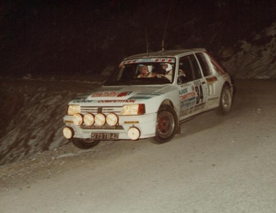 Paul Gardère - Jean-Louis Bufferne
53º Rallye Automobile de Monte-Carlo 1985. Peugeot 205 Turbo 16 (5173 TB 42). Clasificado 12º.

Del 26 de Enero al 1 de Febrero, Monte-Carlo.
Superficie: asfalto -nieve.

El Rally tenía un total de 3999.00 km de los que 851.10 km divididos en 34 tramos eran especiales (1 de ellos fue cancelado SS17 ).

Tomaron la salida 117 equipos, finalizaron 68.@
Palabras clave: Peugeot;Grupo_B;1985;Personajes;Montecarlo