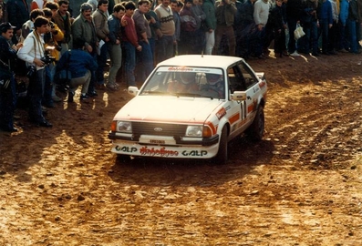 Joaquim Santos - Miguel Oliveira
19º Rallye de Portugal - Vinho do Porto 1985. Ford Escort RS1600i (DJ-80-70). Clasificado 13º.

Del 6 al 9 de Marzo, Estoril, Portugal.
Superficie: asfalto - tierra.

El Rally tení­a un total de 2455 km de los que 730.50 km divididos en 47 tramos eran especiales.

Tomaron la salida 94 equipos, finalizaron 28.@
Palabras clave: Ford;Escort;Portugal;1985