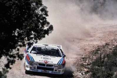 Henri Toivonen - Juha Piironen
8º Rally Costa Smeralda 1985. Lancia Rally 037 (TO 09010D). Abandonó por accidente en SS34.
En este accidente Henri se fracturo una vertebra.

Del 17 al 19 de Abril, Porto Cervo, Cerdeña, Arzachena, Sácer, Costa Esmeralda.
Superficie: tierra.

El Rally constaba de 621.20 km cronometrados, desconocemos en cuantos tramos especiales se dividían y los kilómetros totales de la prueba.

Tomaron la salida 75 equipos, finalizaron 25.@
Palabras clave: Henri_Toivonen;Juha_Piironen;Lancia;Rally;Grupo_B;Esmeralda;Smeralda;1985