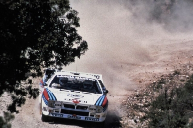 Henri Toivonen - Juha Piironen
8º Rally Costa Smeralda 1985. Lancia Rally 037 (TO 09010D). Abandonó por accidente en SS34.
Martini Racing

En este accidente Henri se fracturo una vertebra.

Del 17 al 19 de Abril, Porto Cervo, Cerdeña, Arzachena, Sácer, Costa Esmeralda.
Superficie: tierra.

El Rally constaba de 621.20 km cronometrados, desconocemos en cuantos tramos especiales se dividían y los kilómetros totales de la prueba.

Tomaron la salida 75 equipos, finalizaron 25.@
Palabras clave: Henri_Toivonen;Lancia;Rally;Grupo_B;Costa_Smeralda;1985