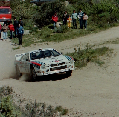 Henri Toivonen - Juha Piironen
8º Rally Costa Smeralda 1985. Lancia Rally 037 (TO 09010D). Abandonó por accidente en SS34.
Martini Racing

En este accidente Henri se fracturo una vertebra.

Del 17 al 19 de Abril, Porto Cervo, Cerdeña, Arzachena, Sácer, Costa Esmeralda.
Superficie: tierra.

El Rally constaba de 621.20 km cronometrados, desconocemos en cuantos tramos especiales se dividían y los kilómetros totales de la prueba.

Tomaron la salida 75 equipos, finalizaron 25.@
Palabras clave: Henri_Toivonen;Lancia;Rally;Grupo_B;Costa_Smeralda;1985