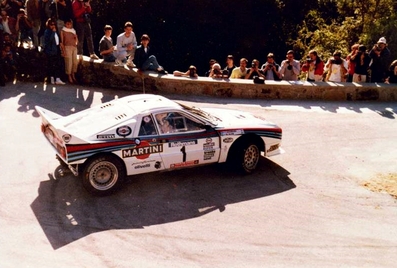 Markku Alén - Ilkka Kivimaki
29º Tour de Corse - Rallye de France 1985. Lancia Rally 037 (TO-W67783). Abandonó el Rallye por el fatal accidente de su compañero de equipo Attilio Bettega.

Del 2 al 4 de Mayo, Ajaccio, Córcega, Francia.
Superficie: asfalto.

El Rally tenia un total de 1603.00 km de los que 1122.25 km divididos en 30 tramos eran especiales, (1 de ellos fue cancelado, SS5 Sartene - Zonza de 44.23 km, por el fatal accidente en el tramo anterior de Attilio Bettega).

Tomaron la salida 139 equipos, finalizaron 45.@
Palabras clave: Markku_Alen;Lancia;Rally;Grupo_B;1985;Corcega;Corse