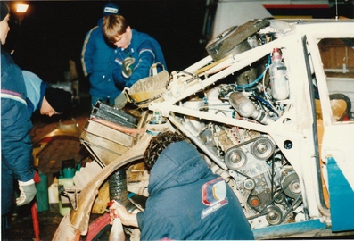 Asistencia del Equipo Peugeot Talbot Sport en el  34º Lombard RAC Rally 1985
En el Peugeot 205 Turbo 16 E2 (704 EXC 75) de Timo Salonen - Seppo Harjanne, abandonó por motor (presión de aceite) en SS21 Dyfi de 22.50 km.

Del 24 al 28 de Noviembre, Nottingham, Inglaterra.
Superficie: tierra.

El Rally tenia un total de 3507 km de los que 896.98 km divididos en 65 tramos eran especiales, (2 de ellas fueron canceladas, SS43 Kielder Forest - Ogre Hill de 12,02 Km y SS64 Nuss de 8,79 Km).

Tomaron la salida 155 equipos, finalizaron 62.

Foto de Lewis Bassett
@
Palabras clave: Peugeot;Turbo;Grupo_B;Gran_Bretaña;1985;Asistencias;RAC_Rally;Inglaterra