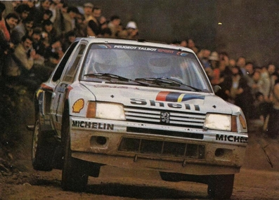 Ari Vatanen - Terry Harryman
19º Rallye de Portugal Vinho do Porto 1985. Peugeot 205 Turbo 16 (716 EXC 75). Abandonó por daños en la suspensión y motor después de sufrir un pinchazo en SS21 Arcos - Portela 1 de 27 Km.
Peugeot Talbot Sport

Del 6 al 9 de Marzo, Estoril, Portugal.
Superficie: asfalto - tierra.

El Rally tení­a un total de 2455 km de los que 730.50 km divididos en 47 tramos eran especiales.

Tomaron la salida 94 equipos, finalizaron 28.@
Palabras clave: Portugal;Peugeot;Turbo;Grupo_B;1985