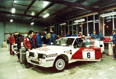 Juha Kankkunen - Fred Gallagher
15º AWA Clarion Rally de Nueva Zelanda 1985. Toyota Celica Twincam Turbo -TCT- (K-AM 6321). Abandonò por problemas eléctricos en SS23 Tokoroa Forest de 26.38 Km.
Toyota New Zealand

Del 29 de Junio al 2 de Julio, Auckland, Nueva Zelanda.
Superficie: tierra.

El Rally tenia un total de 2487.00 km de los que 935.50 km divididos en 48 tramos eran especiales, (2 de ellas fueron canceladas SS11 Ahuroa Puhoi Road de 12 Km y SS45 Bothwell Road de 25 Km).

Tomaron la salida 67 equipos, finalizaron 39.@
Palabras clave: Toyota;Celica;Grupo_B;Nueva_Zelanda;1985