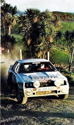 Juha Kankkunen - Fred Gallagher
15º AWA Clarion Rally de Nueva Zelanda 1985. Toyota Celica Twincam Turbo -TCT- (K-AM 6321). Abandonò por problemas eléctricos en SS23 Tokoroa Forest de 26.38 Km.
Toyota New Zealand

Del 29 de Junio al 2 de Julio, Auckland, Nueva Zelanda.
Superficie: tierra.

El Rally tenia un total de 2487.00 km de los que 935.50 km divididos en 48 tramos eran especiales, (2 de ellas fueron canceladas SS11 Ahuroa Puhoi Road de 12 Km y SS45 Bothwell Road de 25 Km).

Tomaron la salida 67 equipos, finalizaron 39.@
Palabras clave: Toyota;Celica;Grupo_B;Nueva_Zelanda;1985