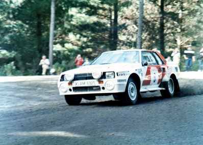 Juha Kankkunen - Fred Gallagher
15º AWA Clarion Rally de Nueva Zelanda 1985. Toyota Celica Twincam Turbo -TCT- (K-AM 6321). Abandonò por problemas eléctricos en SS23 Tokoroa Forest de 26.38 Km.
Toyota New Zealand

Del 29 de Junio al 2 de Julio, Auckland, Nueva Zelanda.
Superficie: tierra.

El Rally tenia un total de 2487.00 km de los que 935.50 km divididos en 48 tramos eran especiales, (2 de ellas fueron canceladas SS11 Ahuroa Puhoi Road de 12 Km y SS45 Bothwell Road de 25 Km).

Tomaron la salida 67 equipos, finalizaron 39.@
Palabras clave: Toyota;Celica;Grupo_B;Nueva_Zelanda;1985
