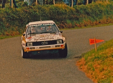 Malcolm Wilson - Nigel Harris
23º Tudor Webasto Manx International Rally 1985. Audi Sport Quattro S1 (IN-NC 25). Abandonó por accidente en SS20.

Del 11 al 14 de Octubre, Douglas, Isla de Man.
Superficie: asfalto.

El Rally tenía 646.27 km cronometrados divididos en 47 tramos especiales.

Tomaron la salida 109 equipos, finalizaron 54.@
Palabras clave: ;Audi;Sport;Quattro;Grupo_B;Manx;1985