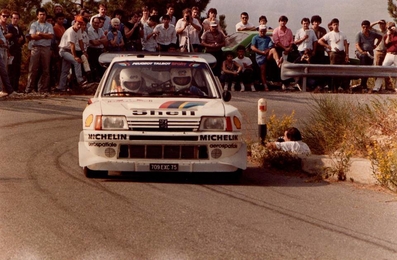 Bruno Saby - Jean-François Fauchille
27º Rally Sanremo 1985. Peugeot 205 Turbo 16 E2 (709 EXC 75). Abandonó por motor en SS37 Ronde 2 de 37,22 Km.

Del 29 de Septiembre al 4 de Octubre, Sanremo, Liguria, Imperia, Italia.
Superficie: asfalto - tierra.

El Rally tenia un total de 2340.56 km, de los que 696.90 km divididos en 45 tramos eran especiales (2 de ellos fueron cancelados SS20 Murio 1 de 9.12 km, SS36 Ronde 1 de 37.22 km).

Tomaron la salida 98 equipos, finalizaron 33.@

Palabras clave: ;Peugeot;Turbo;Grupo_B;Sanremo;1985