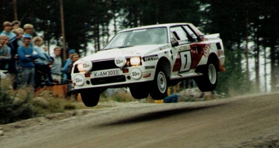Juha Kankkunen - Fred Gallagher
35º 1000 Lakes Rally 1985. Toyota Celica Twincam Turbo (K-AM 3033). Abandonó por accidente en SS15 Jouhtikylä de 10.01 km.

Del 23 al 25 de Agosto, Jyväskylä, Finlandia.
Superficie: tierra.

El Rally tenía un total de 1418.00 km de los que 479.00 km divididos en 50 tramos eran especiales (1 de ellos fue cancelado SS10 Vaheri).

Se inscribieron 188 equipos, tomaron la salida 175, finalizaron 83.

© Timo Maukonen
@
Palabras clave: ;Toyota;Celica;TCT;Grupo_B;Finlandia;1985;