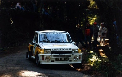Joaquim Moutinho da Silva Santos - Edgar Fortes
19º Rallye de Portugal - Vinho do Porto 1985. Renault 5 Turbo Tour de Corse (NG-81-41). Abandonó por motor en SS38 Nogueira 2 de 7 Km.

Del 6 al 9 de Marzo, Estoril, Portugal.
Superficie: asfalto - tierra.

El Rally tení­a un total de 2455 km de los que 730.50 km divididos en 47 tramos eran especiales.

Tomaron la salida 94 equipos, finalizaron 28.@
Palabras clave: Renault;Turbo;Grupo_B;Portugal;1985