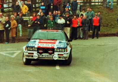 Terry Kaby - Kevin Gormley
46º Rothmans Circuit of Ireland 1985. Nissan 240 RS (FIW 6903) Equipo Team Nissan Europe. Abandonó por accidente en SS23 Shanbally de 20.11 km.

Del 5 al 9 de Abril, Belfast, (Ulster Automobile Club).
Superficie: asfalto.

La prueba constaba de 3 etapas y 892.07 km cronometrados divididos en 52 tramos especiales (dos de ellos fueron cancelados SS9 de 21,77 km y SS27 Comeragh 2 de 27.76 km).

Tomaron la salida 89 equipos, finalizaron 49.@
Palabras clave: Terry_Kaby;Nissan;Grupo_B;Ireland;Irlanda;1985