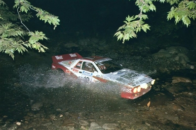 Mauro Pregliasco - Daniele Cianci
32º Rothmans Acropolis Rally 1985. Lancia Rally 037 (TO W67775). Abandonó por accidente en SS37 Kilini de 27.27 km.

Del 27 al 30 de Mayo, Atenas, Grecia.
Superficie: tierra.

El Rally tenía un total de 2295.94 km de los que 807.67 km divididos en 47 tramos eran especiales.

Tomaron la salida 110 equipos, finalizaron 45.@
Palabras clave: Mauro_Pregliasco;Lancia;Rally;Grupo_B;Acropolis;Grecia;1985