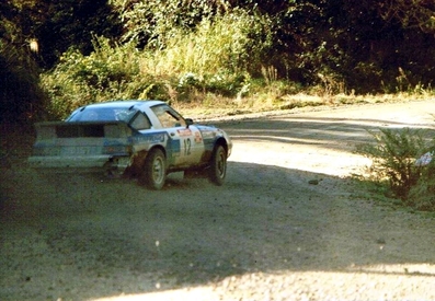 Neil Allport - Rodger Freeth
15º AWA Clarion Rally de Nueva Zelanda 1985. Mazda RX7 (MD1523). Abandonó por accidente en SS34 Tuahara Forest de 38.33 Km.

Del 29 de Junio al 2 de Julio, Auckland, Nueva Zelanda.
Superficie: tierra.

El Rally tenia un total de 2487.00 km de los que 935.50 km divididos en 48 tramos eran especiales, (2 de ellas fueron canceladas SS11 Ahuroa Puhoi Road de 12 Km y SS45 Bothwell Road de 25 Km).

Tomaron la salida 67 equipos, finalizaron 39.@
Palabras clave: Mazda;Grupo_B;Nueva_Zelanda;1985