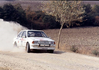 Vittorio Caneva - Mauro Peruzzi
27º Rally Sanremo 1985. Ford Escort RS Turbo. Abandonó, desconocemos el motivo y en que especial.

Del 29 de Septiembre al 4 de Octubre, Sanremo, Liguria, Imperia, Italia.
Superficie: asfalto - tierra.

El Rally tenia un total de 2340.56 km, de los que 696.90 km divididos en 45 tramos eran especiales (2 de ellos fueron cancelados SS20 Murio 1 de 9.12 km, SS36 Ronde 1 de 37.22 km).

Tomaron la salida 98 equipos, finalizaron 33.@
Palabras clave: Ford;Escort;Turbo;RS;Sanremo;1985